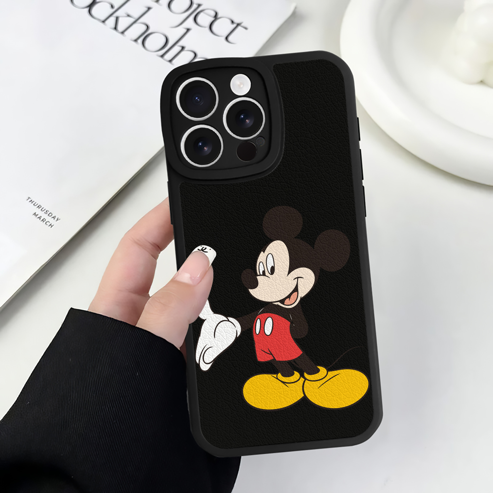 （画像用） ミッキーマウス Mickey Mouse 【iPhone 16シリーズ対応】シリコンスマホケース（レザー調） 材質：シリコン